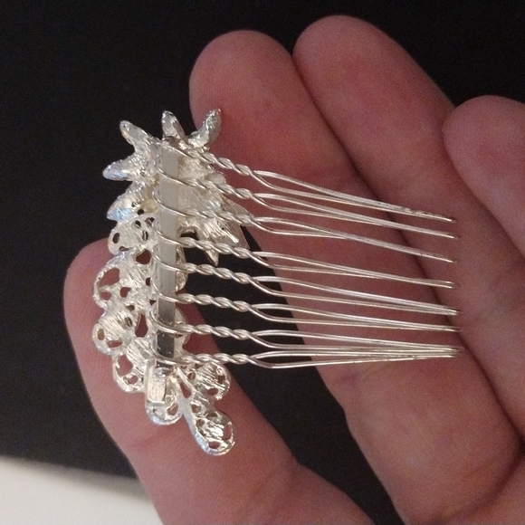 Vintage Metal Silver Tone W/ Faux Pearls and Clear Rhinestone Hair Comb - Picture 3 of 4